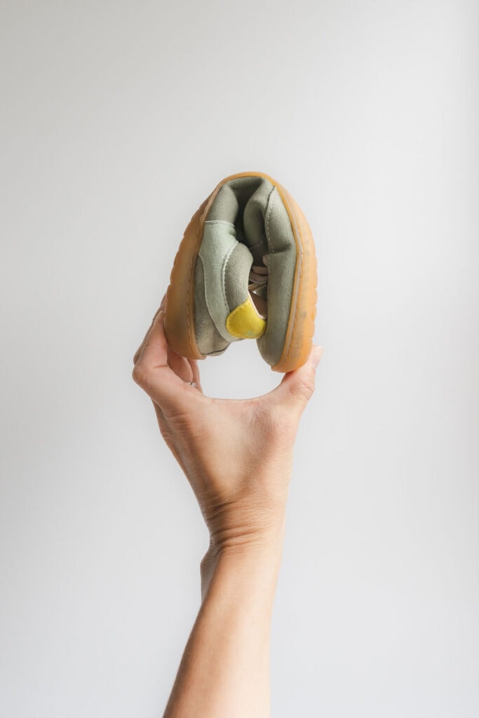 Flexibility of the Mukishoes Lyra, a barefoot shoe with styling like the Adidas Samba