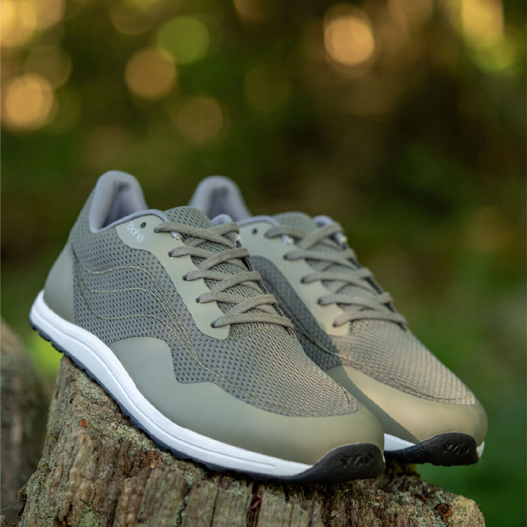 Bahe barefoot running shoes with grounding technology