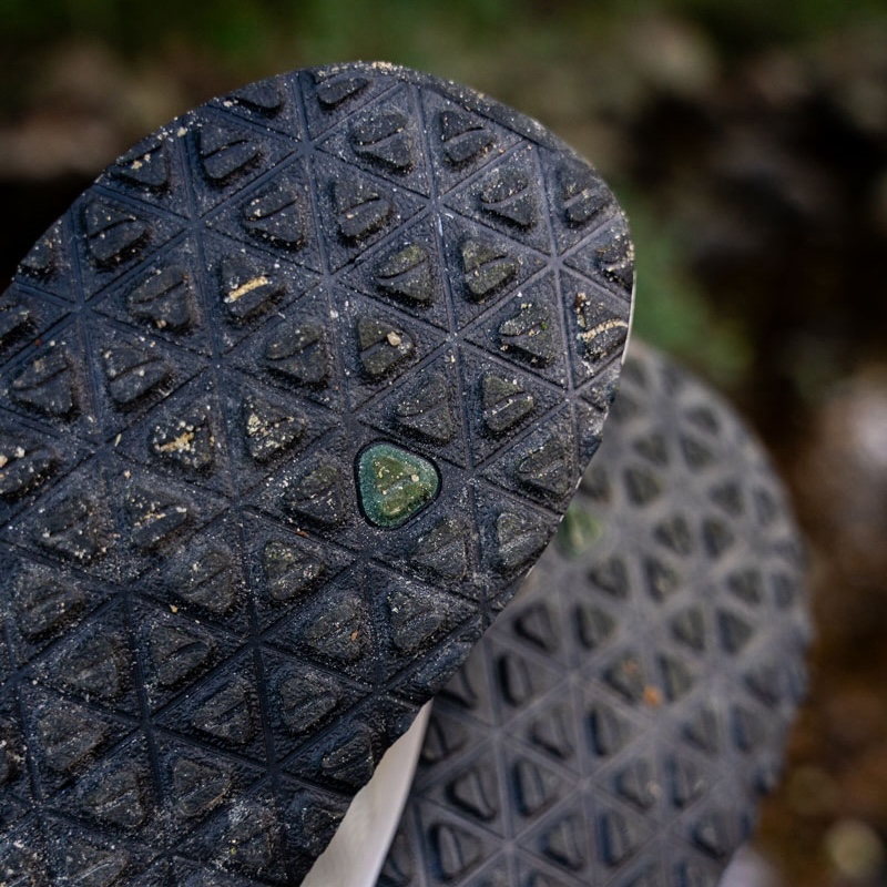 Lugs on the Bahe minimalist trail runners