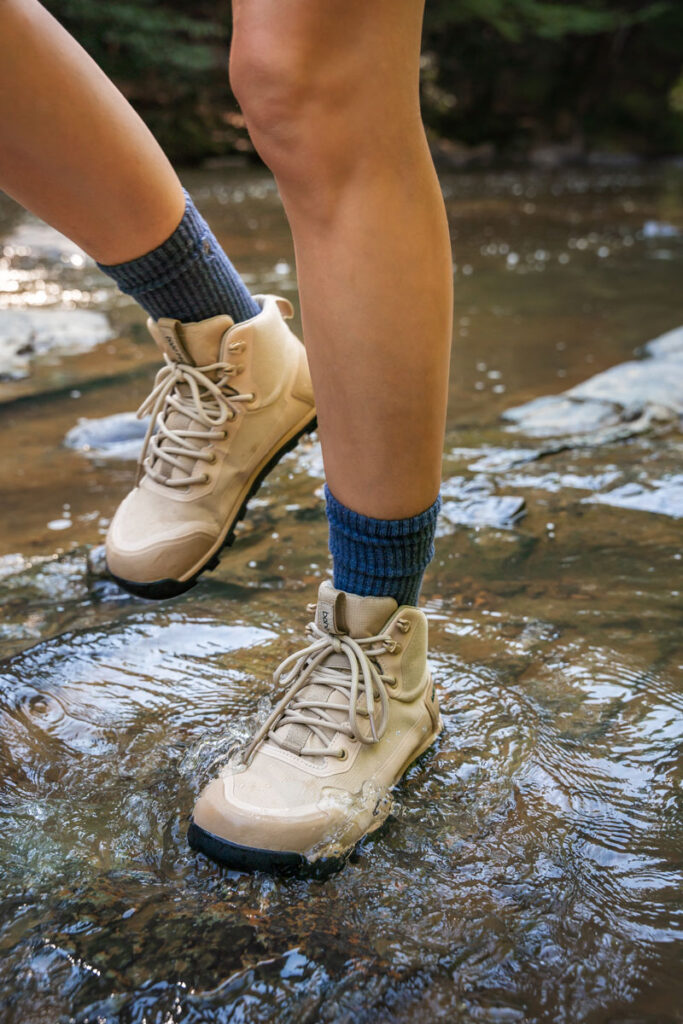 Waterproof barefoot hiking boots from Bahe