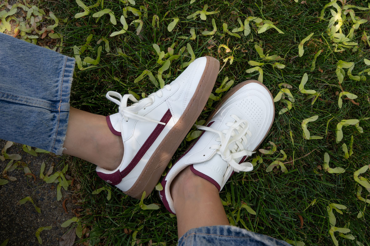 Brambas barefoot retro sneakers in vegan leather and red accent