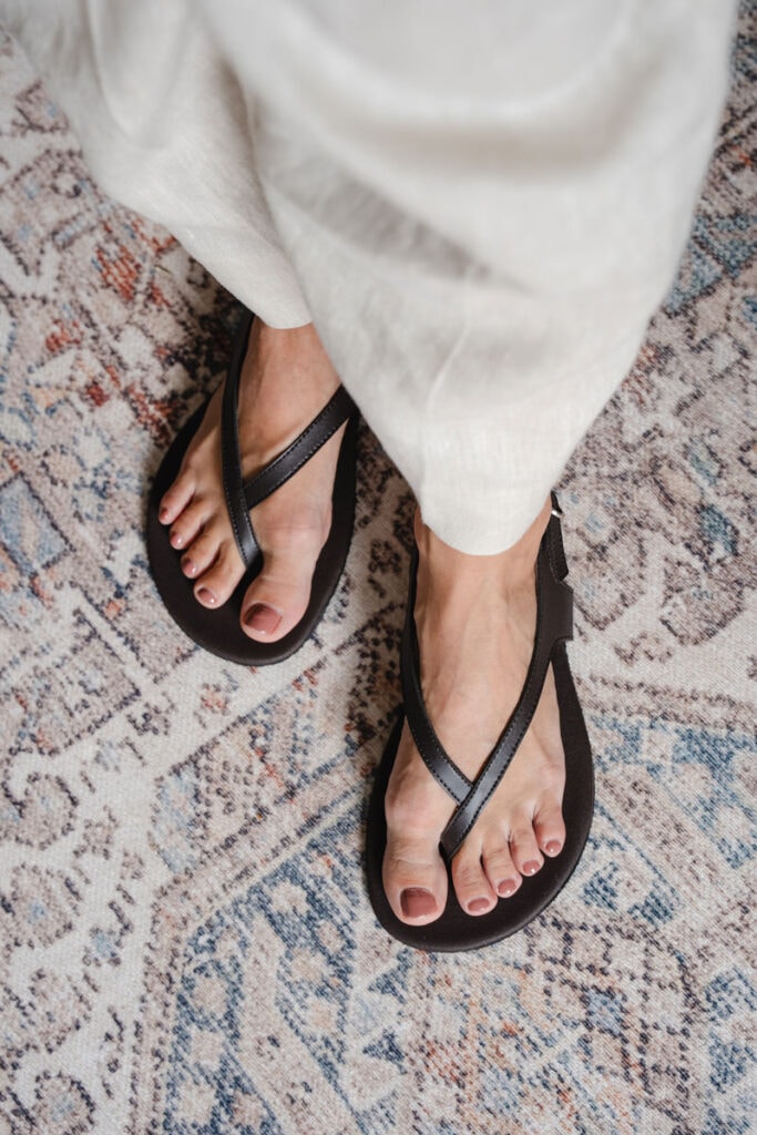 Clotsy barefoot sandals to replace your flip flops, made with vegan leather