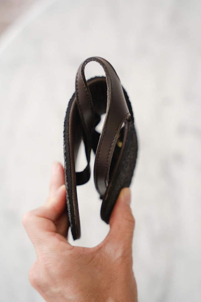 Flexibility of the Clotsy brand barefoot sandals