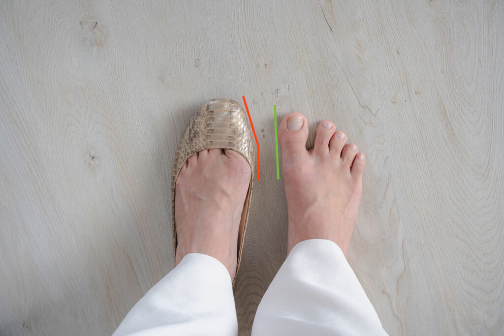 Conventional dress shoes for women with a narrow toe box