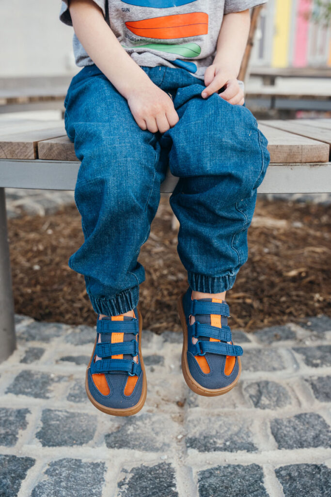 Feelgrounds Arcade closed toe barefoot sandals for kids