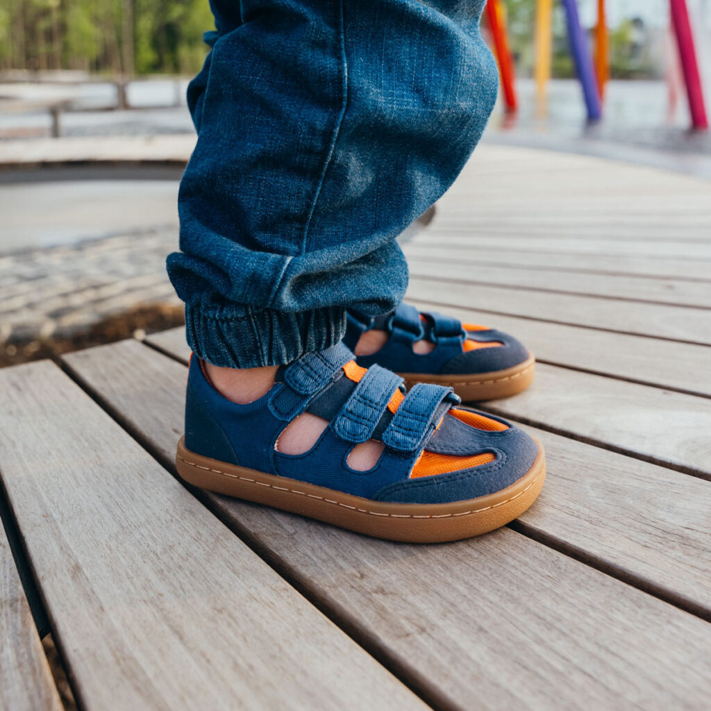 Feelgrounds Arcade closed toe barefoot sandals for kids