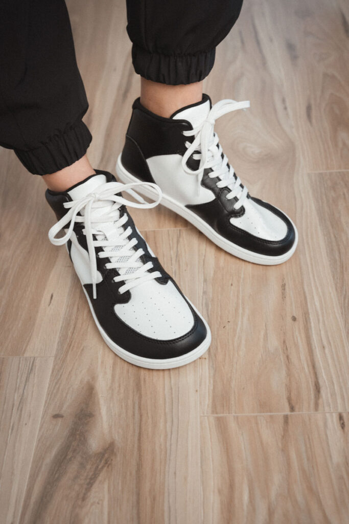 Feelgrounds Courtside hightop barefoot sneakers like Panda Dunks