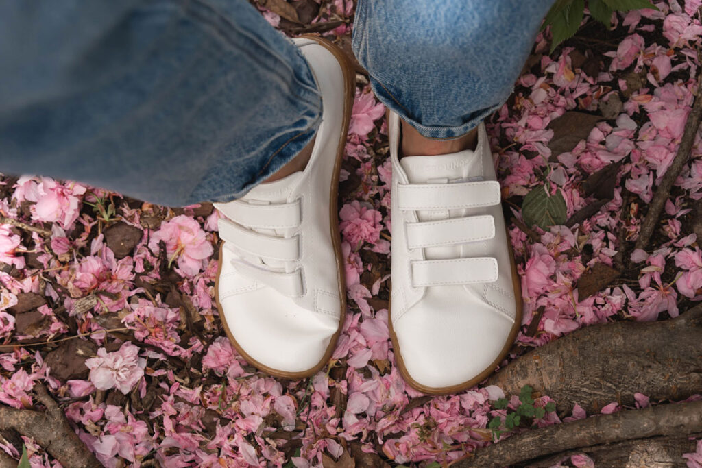 Feelgrounds snap velcro barefoot sneakers