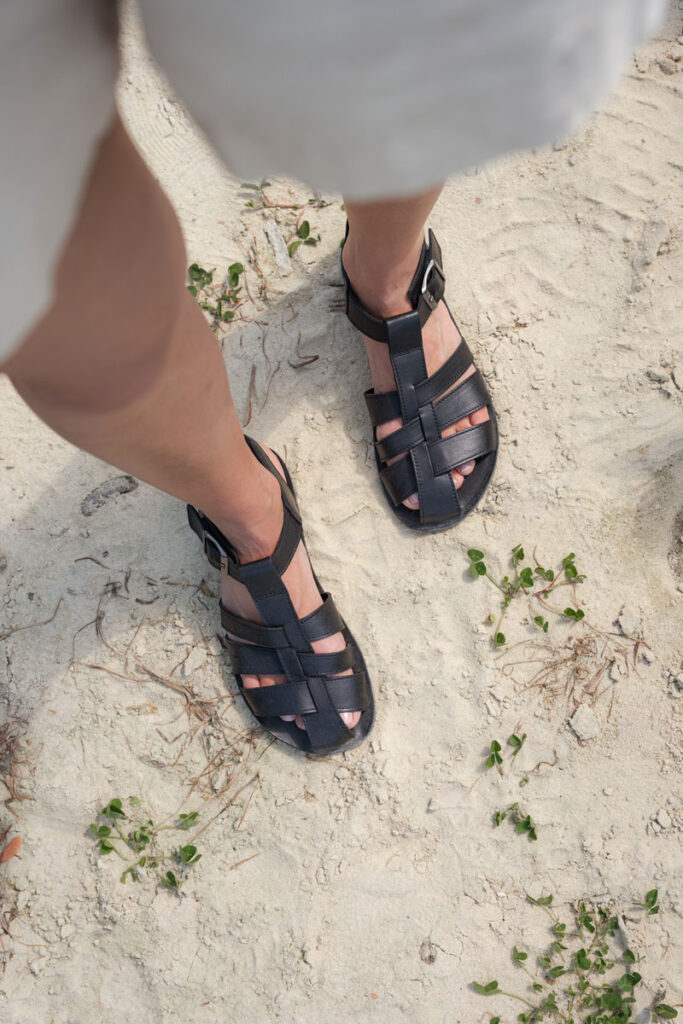 Groundies Catania, black barefoot fisherman sandals