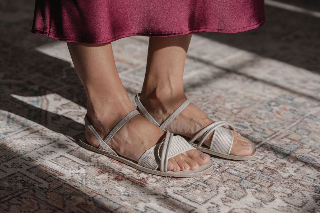 Groundies Corfu barefoot sandals in light grey