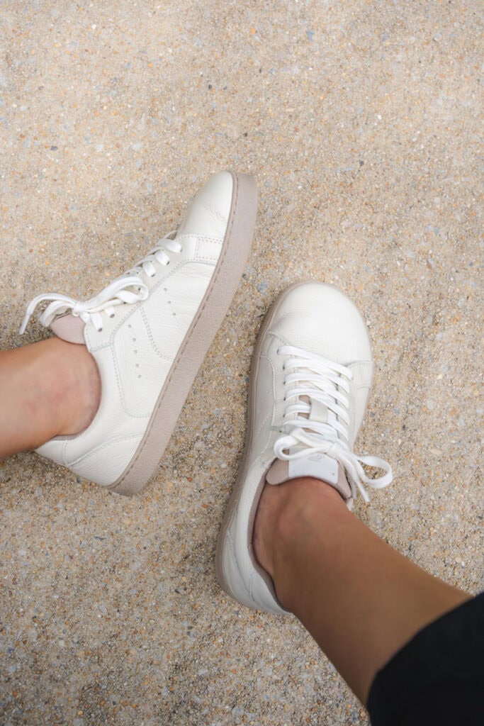 Groundies Universe barefoot sneakers are classic sneakers