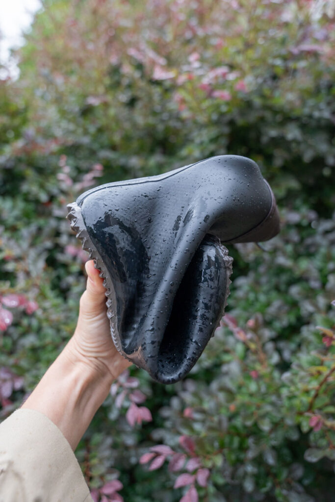 Flexibility on Saguaro Shoes Brisk barefoot rain boots