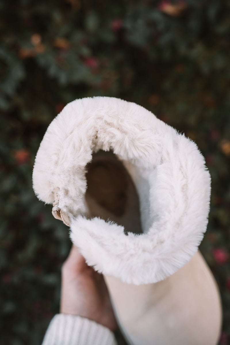 Soft inner lining of this barefoot Ugg dupe, the shapen fluffy