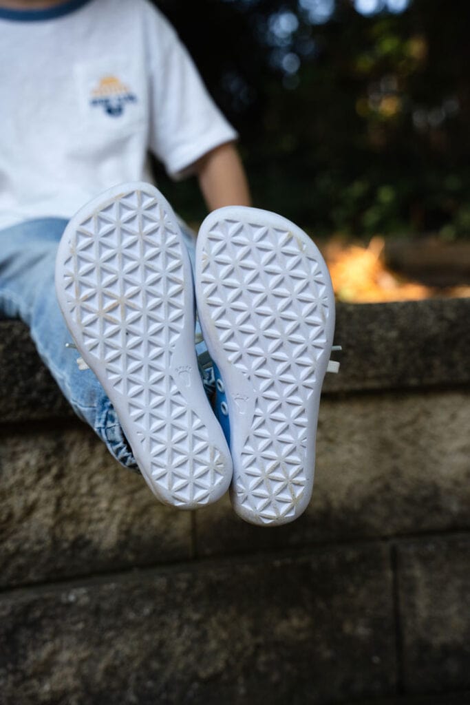 Foot-shaped sole of Splay Freestyle, barefoot shoes for kids