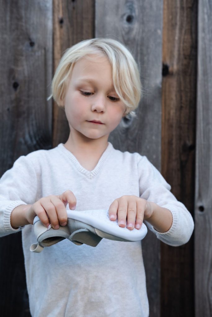 Flexible barefoot shoes for kids by Splay Athletics