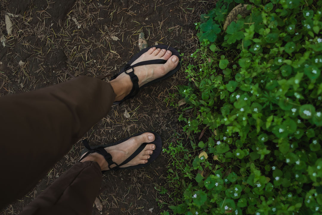 Unshoes Wakova Feather | Affordable Barefoot sandals