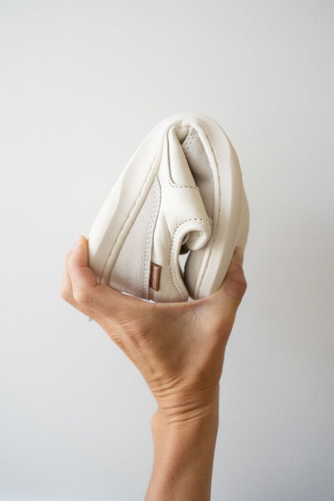 Flexibility of the Zara barefoot retro sneakers