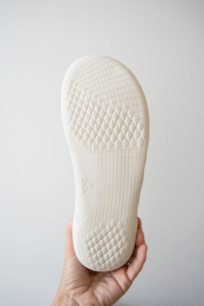 Sole shape of the Zara barefoot retro sneakers